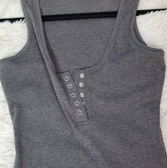 Grey Ribbed Tank Button Snap Accent - Picture 5 of 5